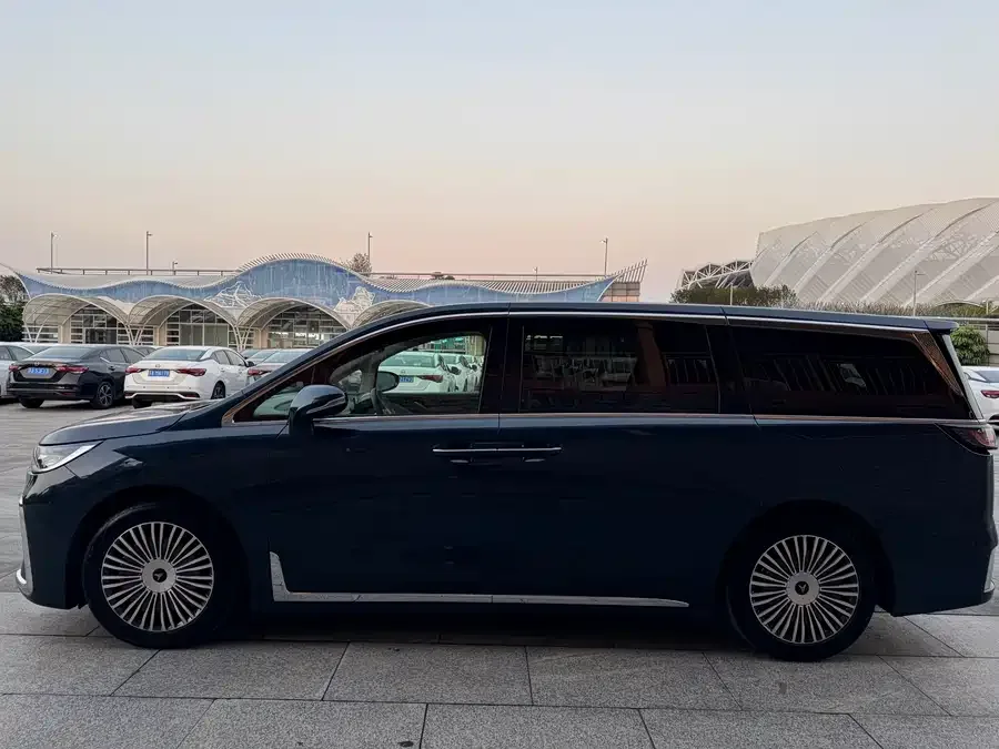 Voyah Lantu Dreamer 2025 VOYAH PHEV 4WD Excellence Kunpeng Edition 2025 — миниатюра 4