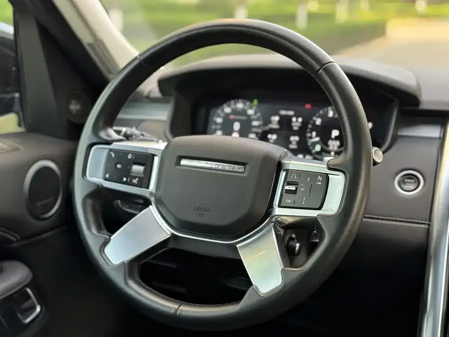 Land Rover finds Discover the 2024 360PS Dynamic HSE 2024 — миниатюра 3