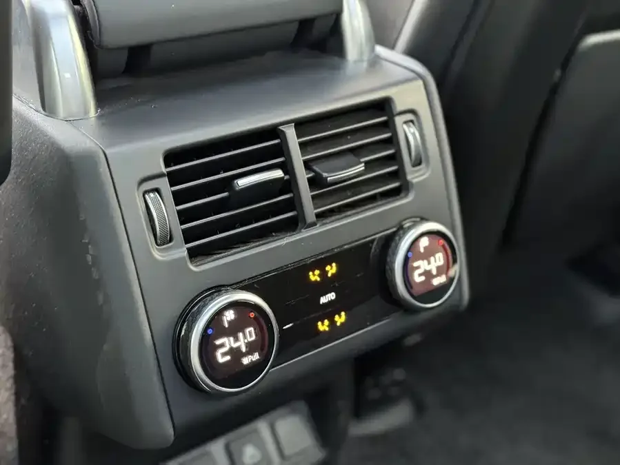 Land Rover finds Discover the 2024 360PS Dynamic HSE 2024 — миниатюра 4