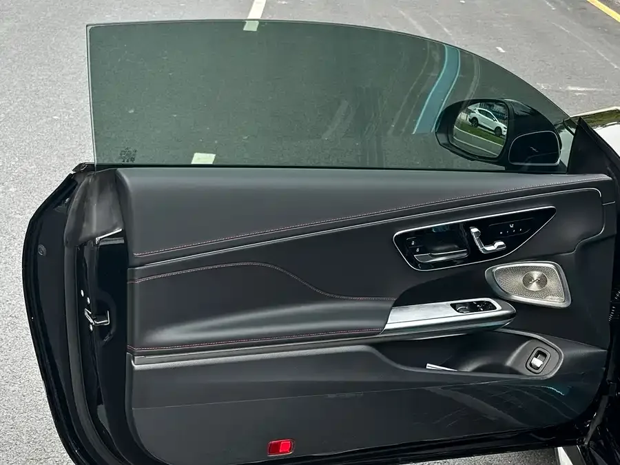 Mercedes-Benz CLE AMG Mercedes-Benz CLE AMG 2025 AMG CLE 53 4MATIC+ Coupe 2025 — миниатюра 3
