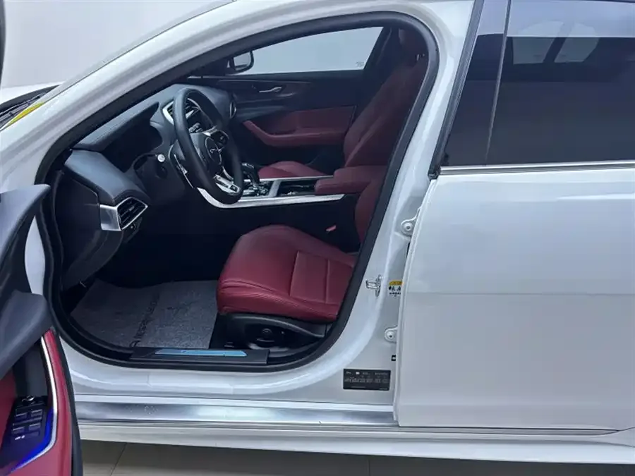 Jaguar XEL 2023 2.0T 250PS R-DYNAMIC S aggressive sports version 2023 — миниатюра 2