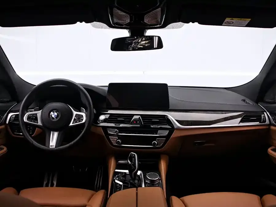 BMW 6 Series GT 2022 630i M Sport Package 2023 — миниатюра 2