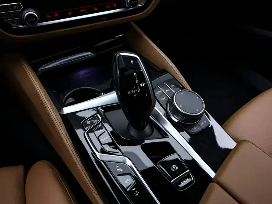 BMW 6 Series GT 2022 630i M Sport Package 2023 — миниатюра 3