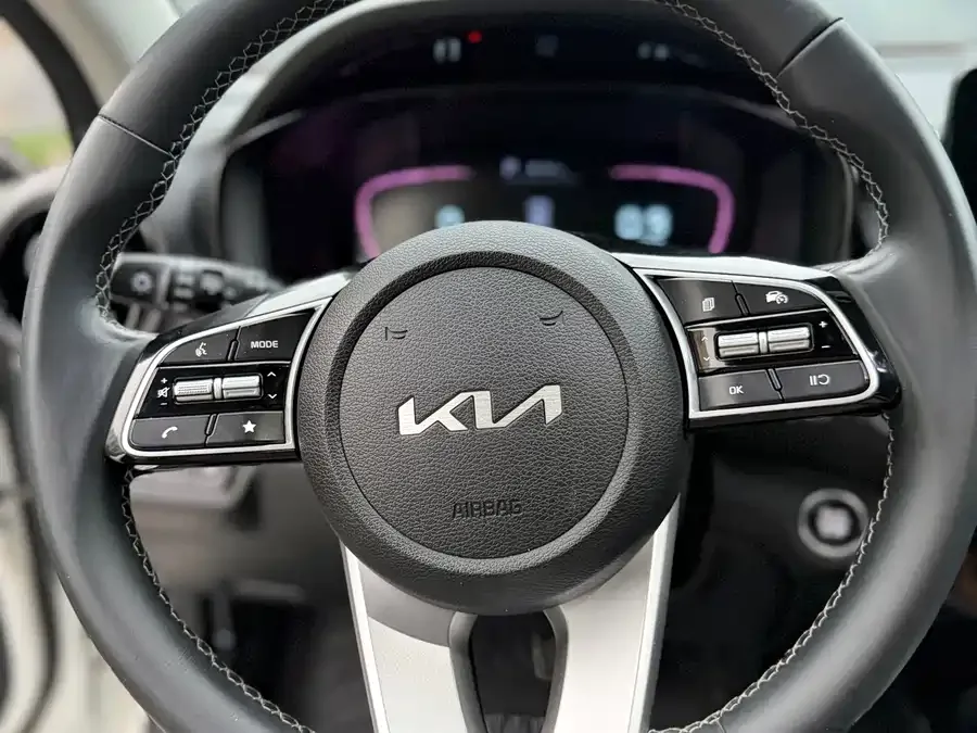 Kia K3 2023 1.5L CVT Luxury Edition 2023 — миниатюра 5