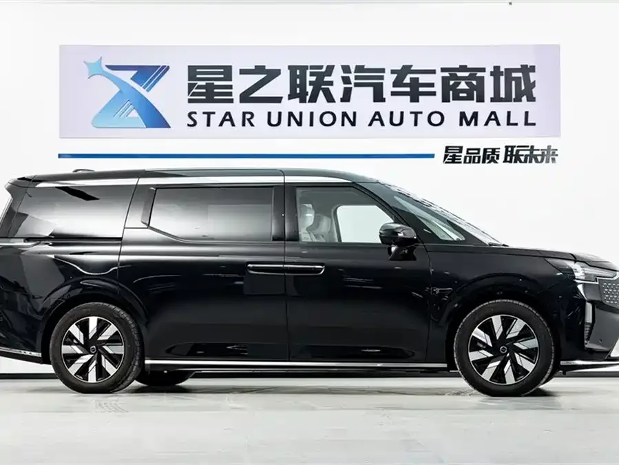 Volvo EM90 2025 Ultra six-seater 2025 — миниатюра 2