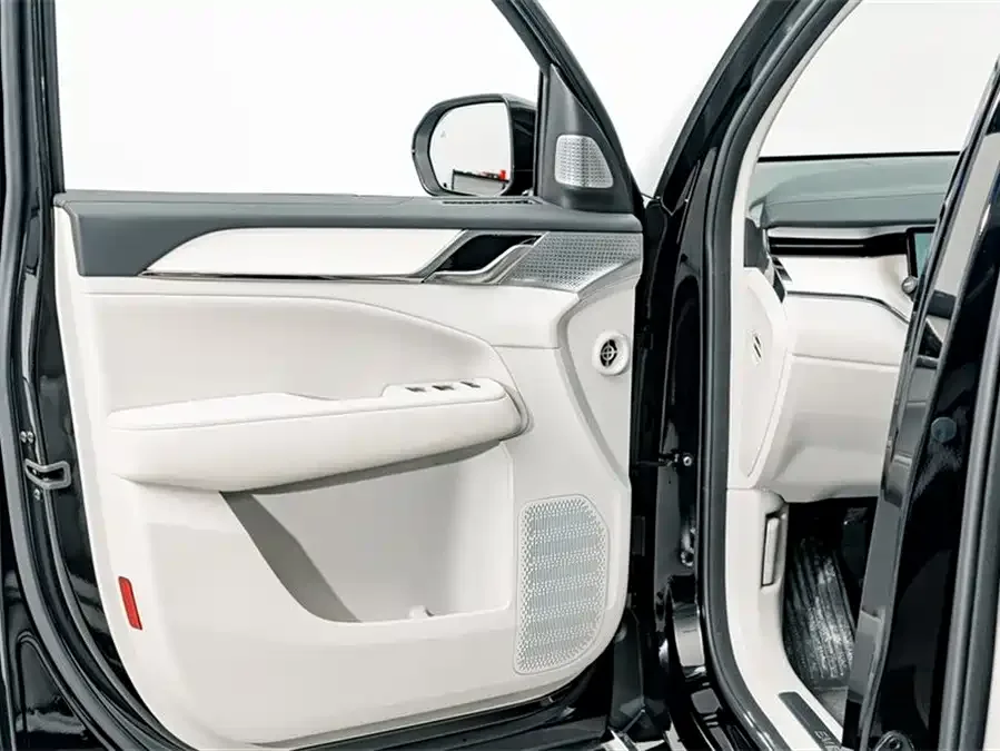 Volvo EM90 2025 Ultra six-seater 2025 — миниатюра 5