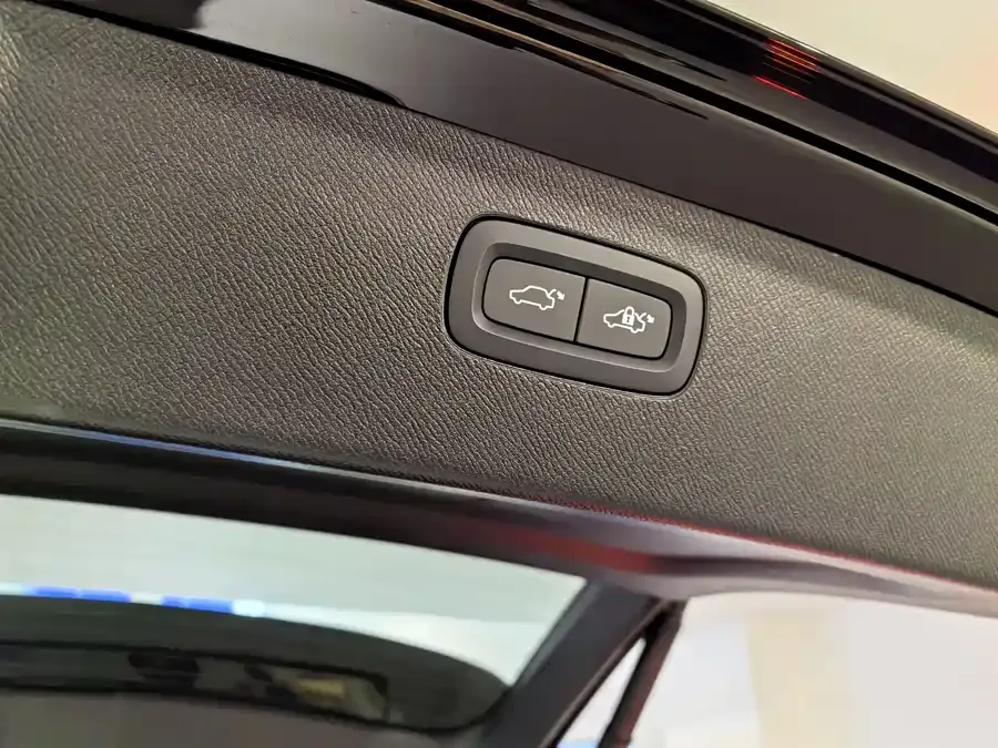 Volvo XC90 Plug-in Hybrid 2025 T8 Zhizun Luxury Edition 7-seater 2025 — миниатюра 4