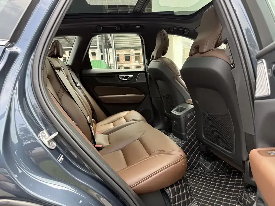 Volvo XC60 Plug-in Hybrid 2024 T8 Plug-in Hybrid Long-range Four-wheel Drive Smart Luxury Edition 2024 — миниатюра 3