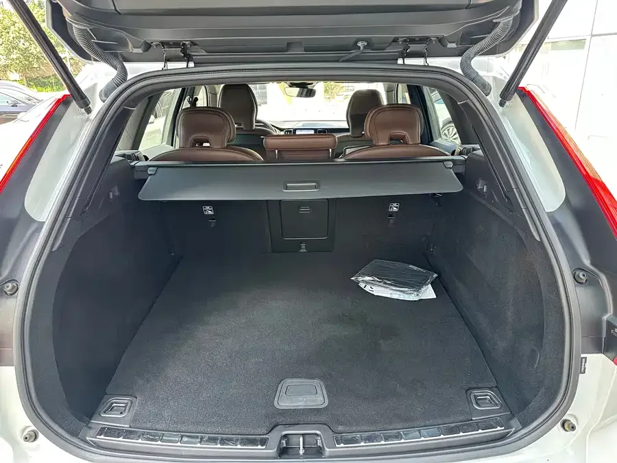 Volvo XC60 Plug-in Hybrid 2022 T8 Plug-in Hybrid Long-range Four-wheel Drive Zhiyuan Luxury Edition 2023 — миниатюра 5