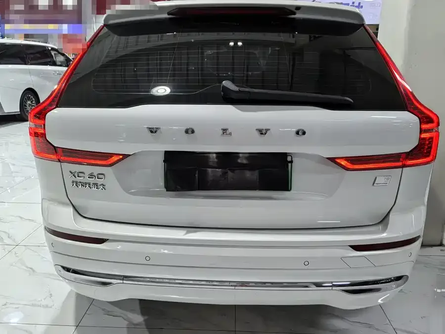 Volvo XC60 Plug-in Hybrid 2022 T8 Plug-in Hybrid AWD Inscription Sport Edition 2022 — миниатюра 2