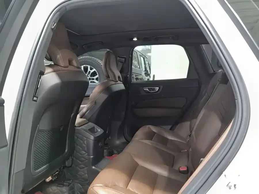 Volvo XC60 Plug-in Hybrid 2022 T8 Plug-in Hybrid AWD Inscription Sport Edition 2022 — миниатюра 3