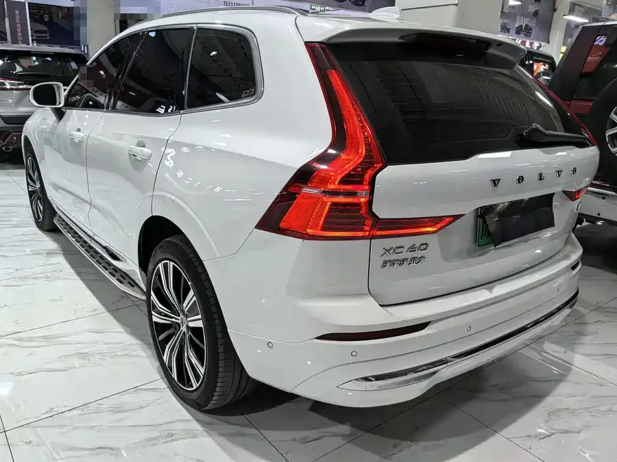 Volvo XC60 Plug-in Hybrid 2022 T8 Plug-in Hybrid AWD Inscription Sport Edition 2022 — миниатюра 4