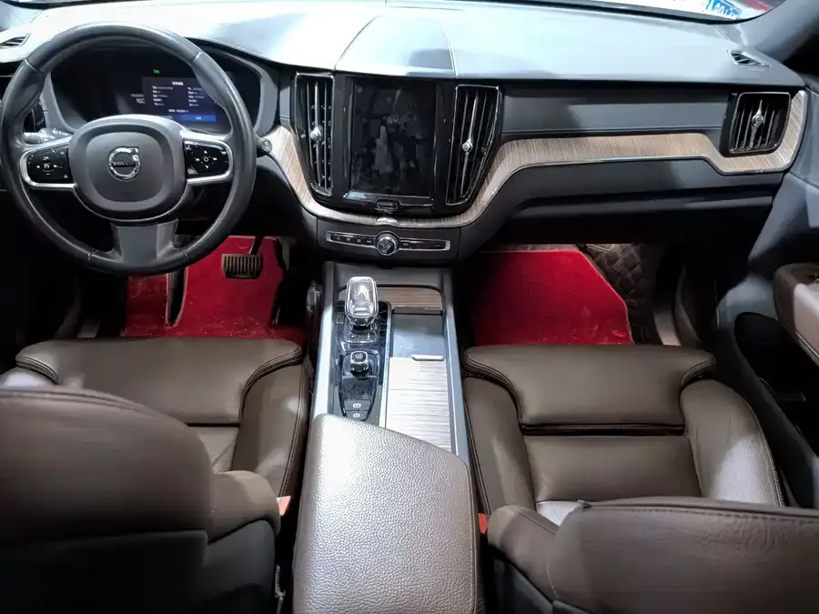 Volvo XC60 Plug-in Hybrid 2022 T8 Plug-in Hybrid AWD Inscription Sport Edition 2022 — миниатюра 5