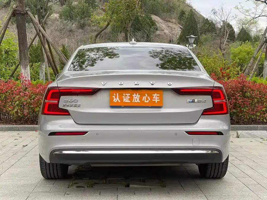 Volvo S60 2023 B4 Zhiyi Luxury Edition 2023 — миниатюра 5