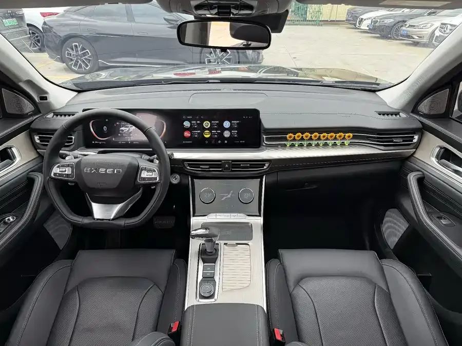 Exeed VX Xingtu Lanyue 2024 Explorer Edition 400T 4WD Starlight 7-seater 2024 — миниатюра 5