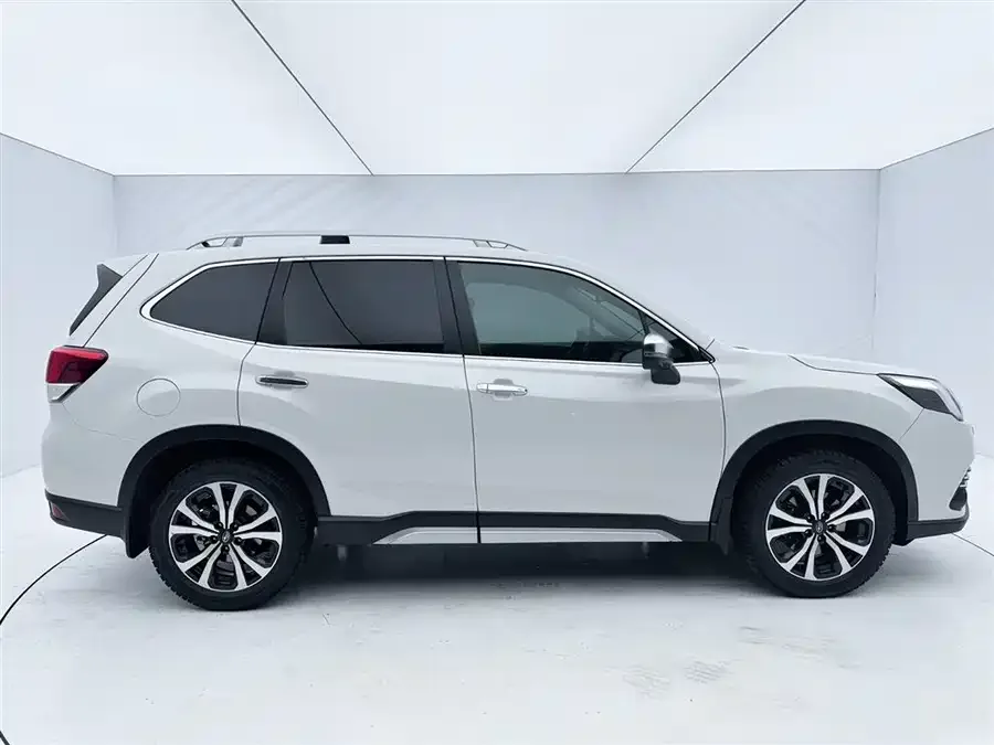 Subaru Forester 2022 Forester 2.0i AWD Ultimate Edition EyeSight 2022 — миниатюра 3