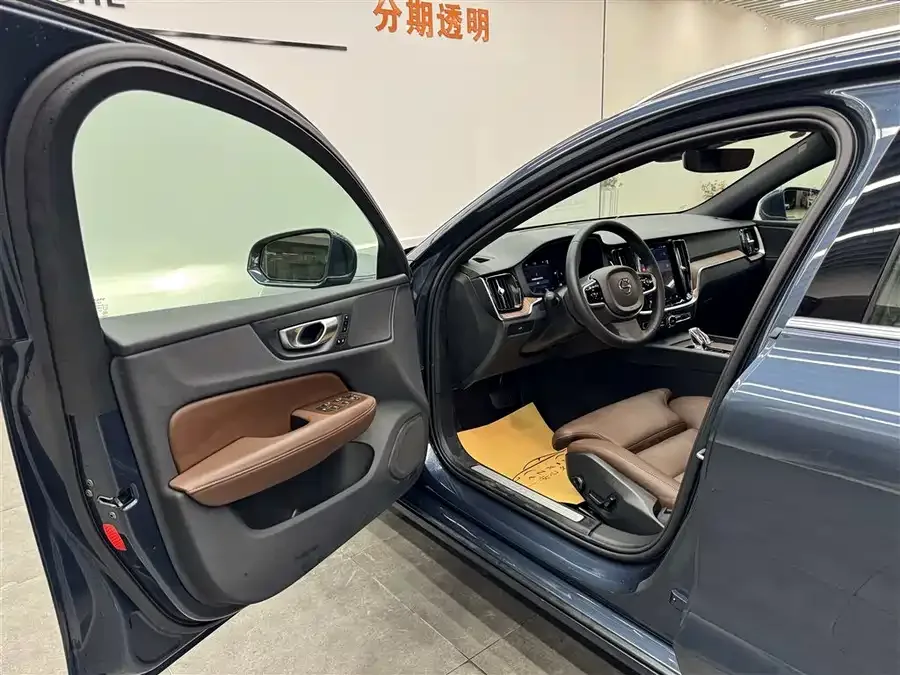Volvo V60 2024 B5 Zhiyuan Luxury Edition 2024 — миниатюра 2