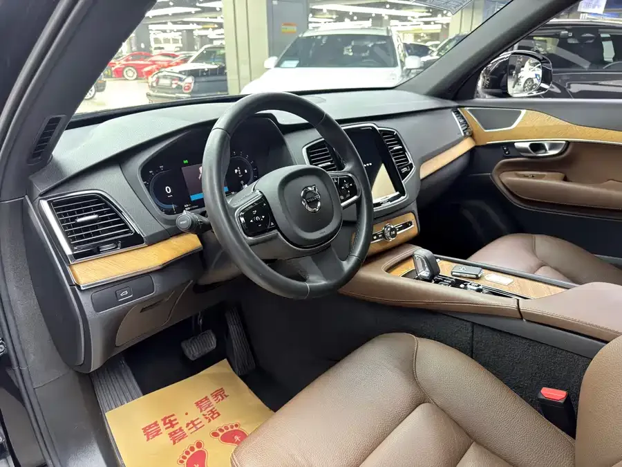 Volvo XC90 2024 B6 Zhiyi Luxury Edition 7 Seaters 2024 — миниатюра 3