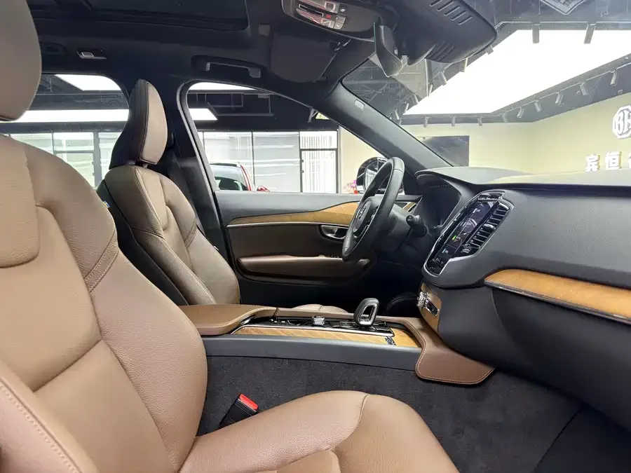 Volvo XC90 2024 B6 Zhiyi Luxury Edition 7 Seaters 2024 — миниатюра 4
