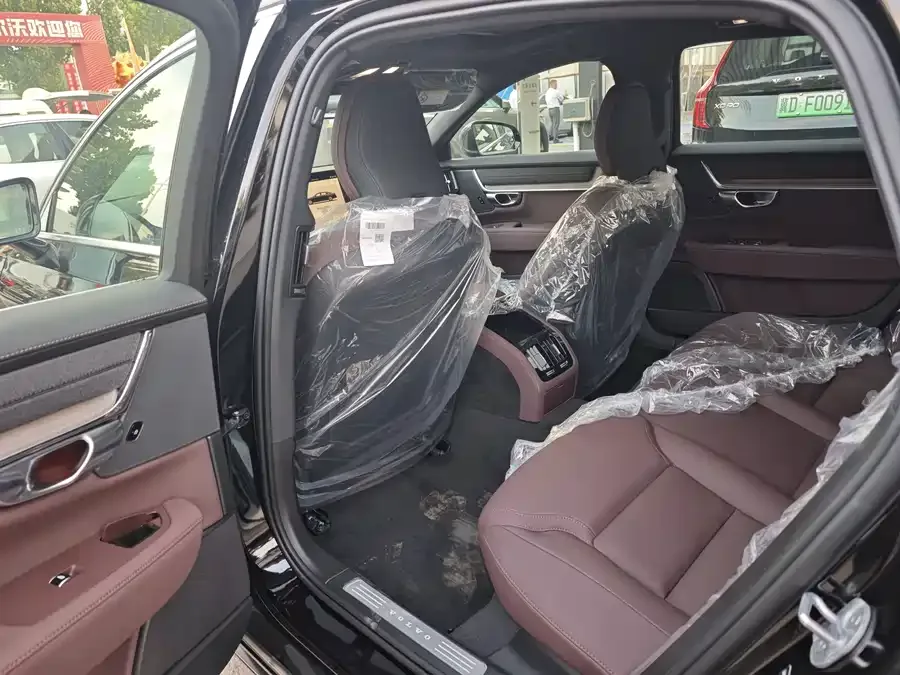 Volvo S90 2026 B5 Zhiyi Luxury Edition 2025 — миниатюра 3