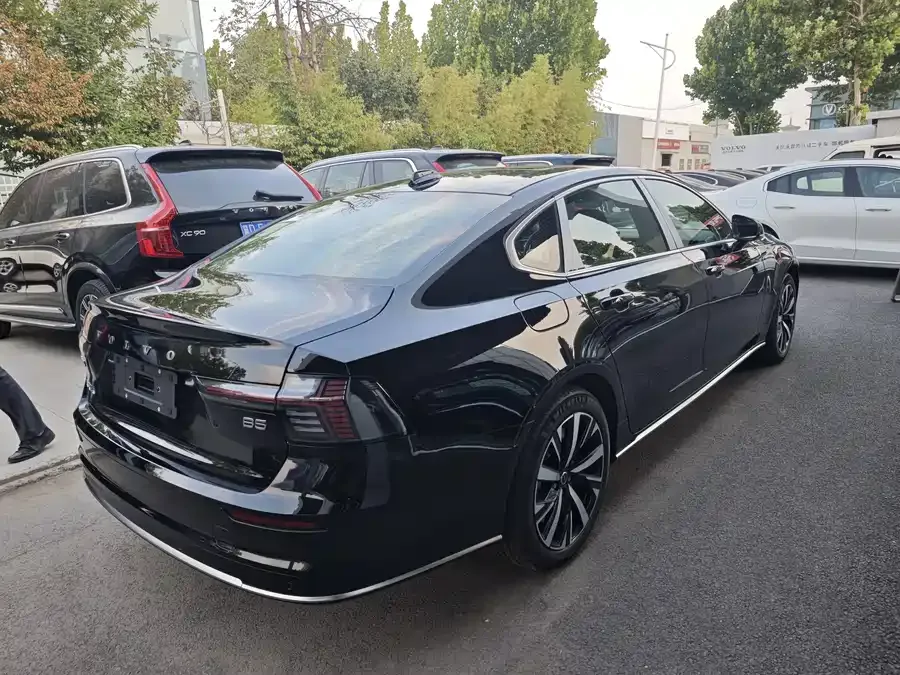 Volvo S90 2026 B5 Zhiyi Luxury Edition 2025 — миниатюра 4