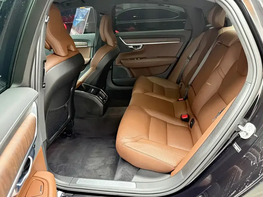 Volvo S90 2025 B5 Zhiyuan Luxury Edition 2025 — миниатюра 3