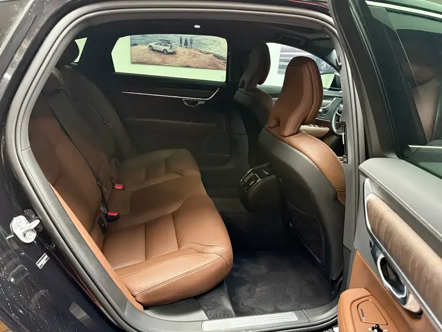 Volvo S90 2025 B5 Zhiyuan Luxury Edition 2025 — миниатюра 5