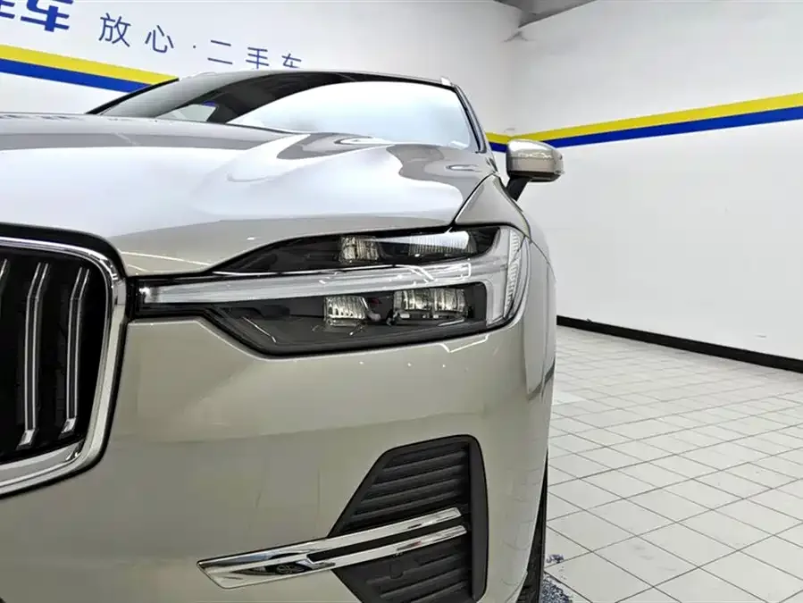 Volvo XC60 2024 B5 4WD Zhiyi Luxury Edition 2024 — миниатюра 2