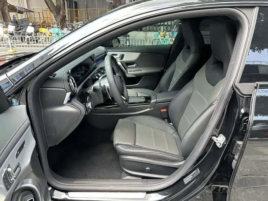 Mercedes-Benz CLA AMG Mercedes-Benz CLA AMG 2025 AMG CLA 35 4MATIC 2025 — миниатюра 2