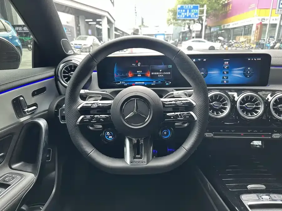 Mercedes-Benz CLA AMG Mercedes-Benz CLA AMG 2025 AMG CLA 35 4MATIC 2025 — миниатюра 3