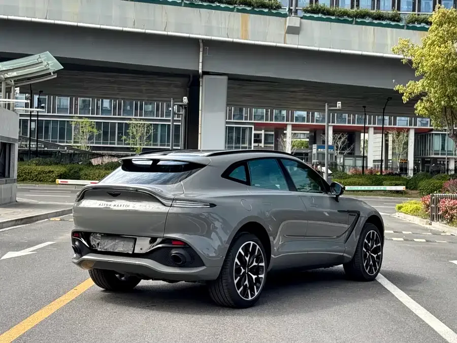 Aston Martin DBX 2023 3.0T STRAIGHT-SIX 2023 — миниатюра 3