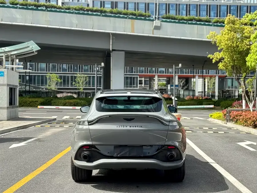 Aston Martin DBX 2023 3.0T STRAIGHT-SIX 2023 — миниатюра 5