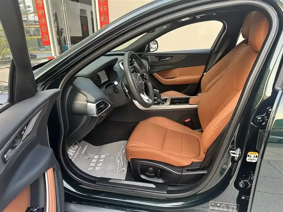 Jaguar XEL 2024 2.0T 250PS R-DYNAMIC S aggressive sports version 2025 — миниатюра 3