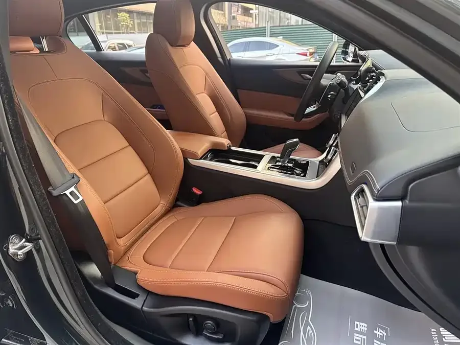 Jaguar XEL 2024 2.0T 250PS R-DYNAMIC S aggressive sports version 2025 — миниатюра 4