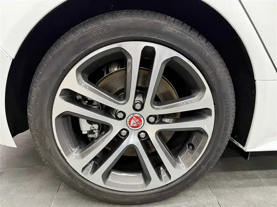 Jaguar XEL 2021 2.0T 250PS R-DYNAMIC S aggressive sports version 2022 — миниатюра 3