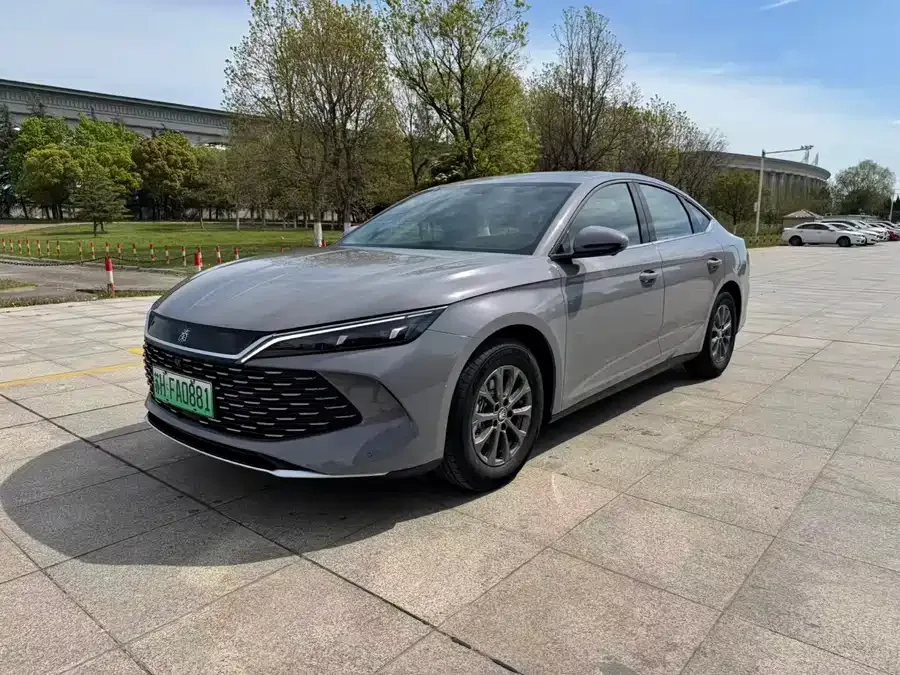 BYD Qin L Qin L 2026 DM-i 128KM Progressive Edition 2026 — фото 1, купить с доставкой в Москву