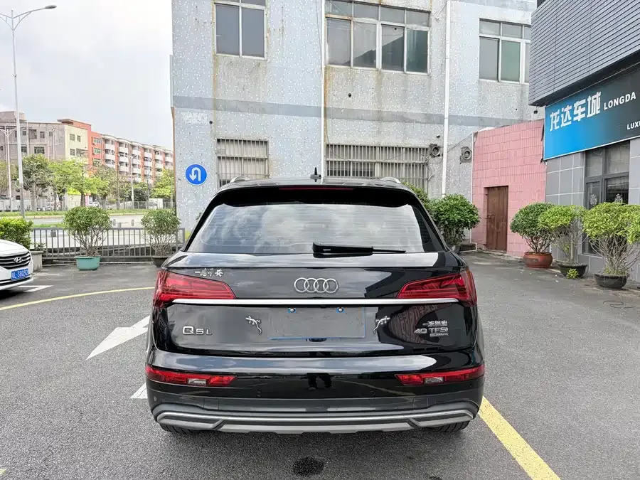 Audi Q5L 2022 40T luxury and elegant model 2023 — миниатюра 2