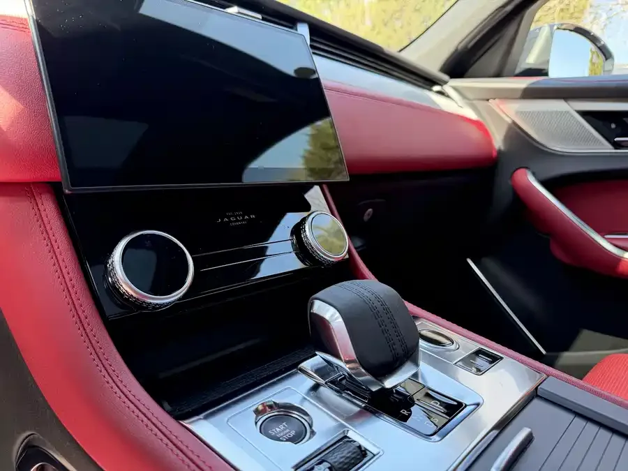 Jaguar F-Pace 2024 P250 R-Dynamic SE 2023 — миниатюра 4