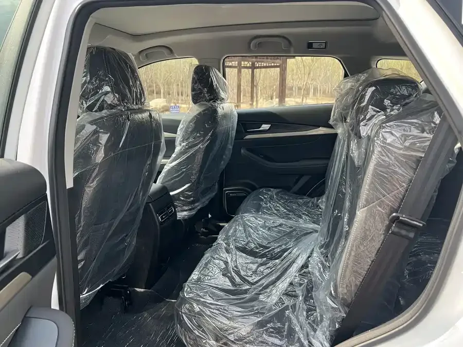 Jetour X70 JETOUR X70 2025 1.5T DCT Beyond PRO 7 Seaters 2026 — миниатюра 4