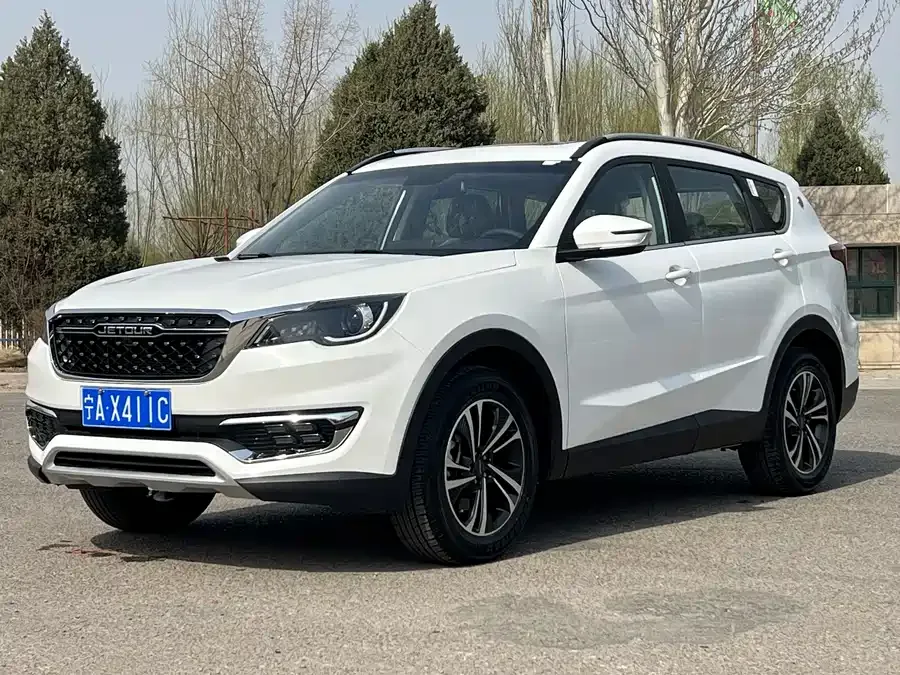 Jetour X70 JETOUR X70 2025 1.5T DCT Beyond PRO 7 Seaters 2026 — фото 1, купить с доставкой в Москву
