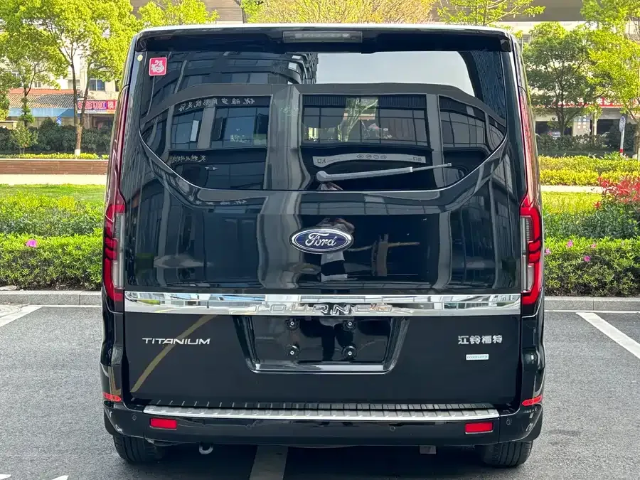 Ford Tourneo Tourio 2023 2.0T Automatic Premium Edition 2024 — миниатюра 2