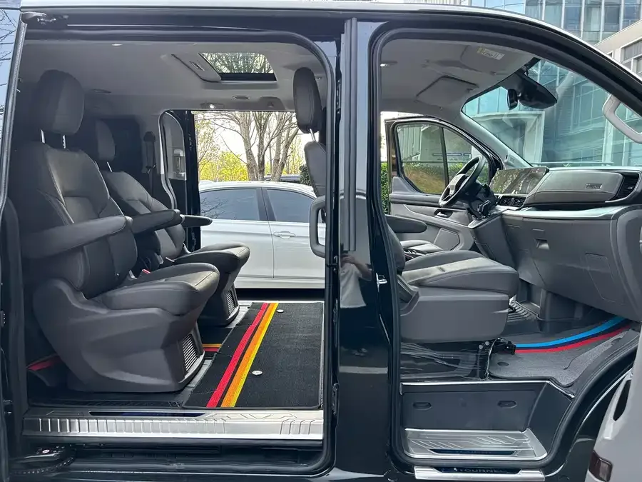 Ford Tourneo Tourio 2023 2.0T Automatic Premium Edition 2024 — миниатюра 4