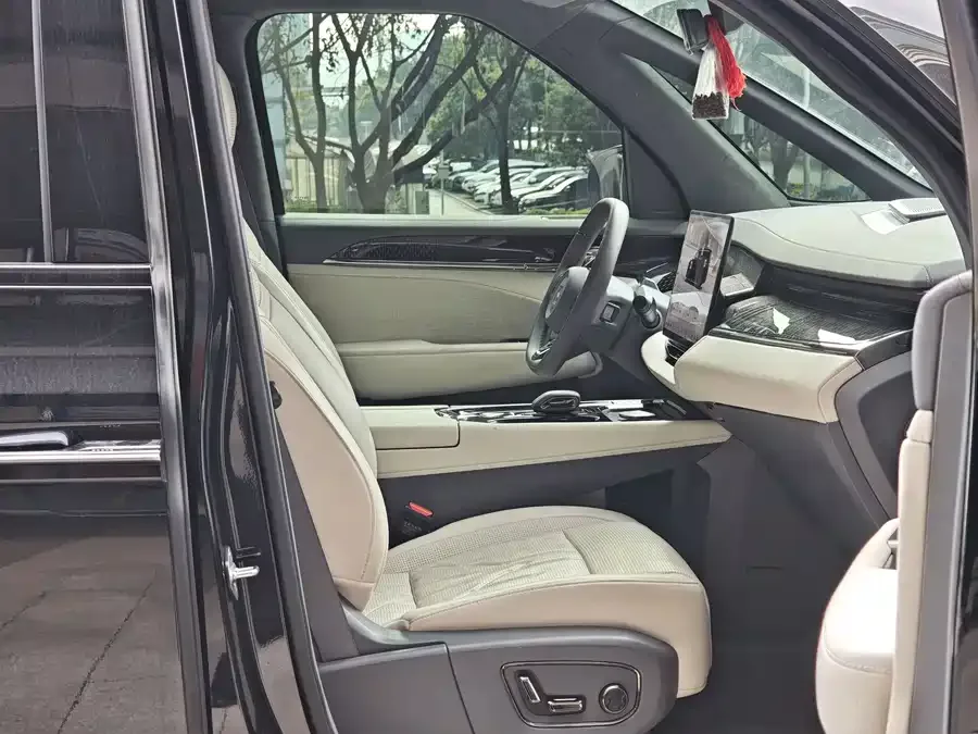 Zeekr 009 Zeekr 009 2024 seven-seat aisle version four-wheel drive 108kWh 2024 — миниатюра 3