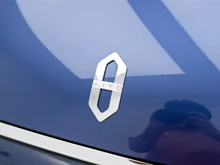 AITO M7 Wenjie M7 2026 Extended Range Ultra 4WD 5-Seater (192-line LiDAR) 2025 — миниатюра 3