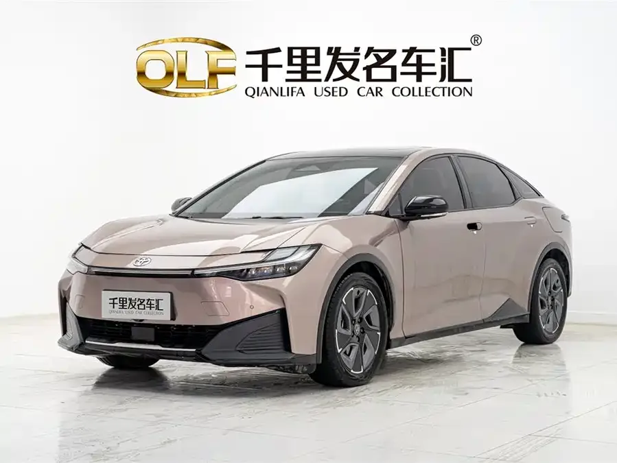 Toyota bZ 3 2023 616km long range Premium 2023 — фото 1, купить с доставкой в Москву
