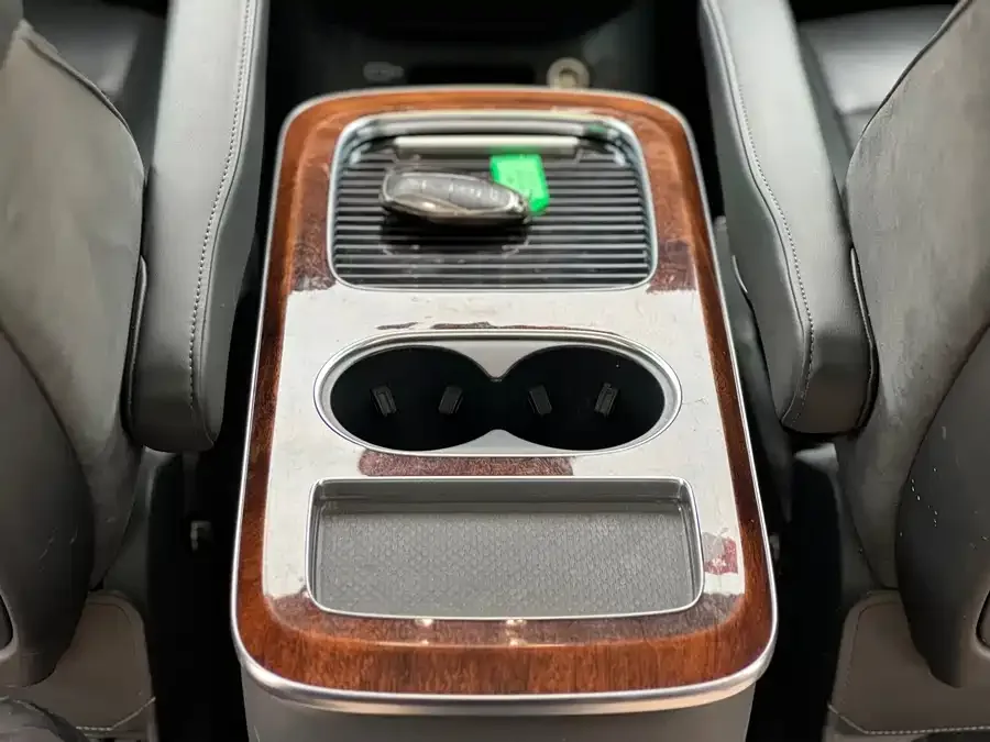 Hongqi HQ9 Hongqi HQ9 2023 2.0T Intelligent Connection Flagship Edition 2022 — миниатюра 5