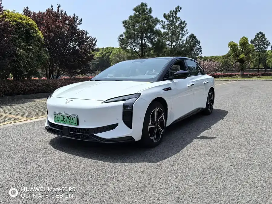 Hongqi EH7 2024