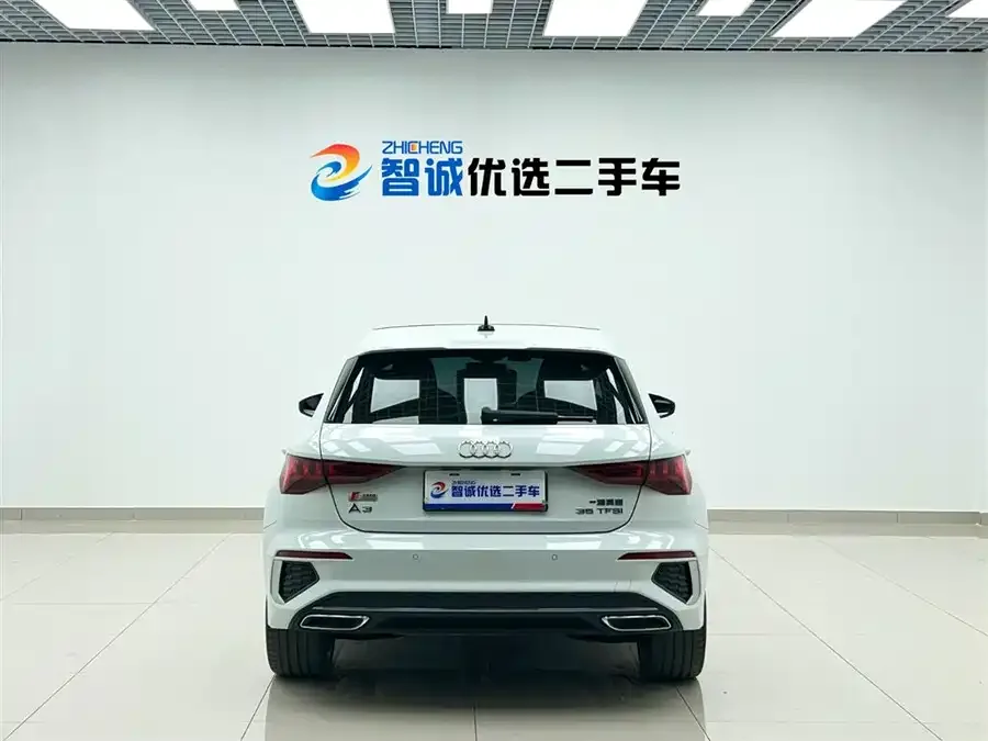 Audi A3 2023 facelift Sportback 35 TFSI stylish and sporty 2023 — миниатюра 3