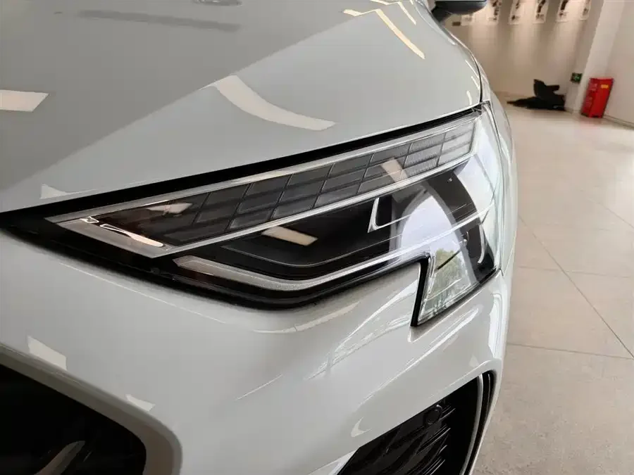 Audi A3 2026 A3L Limousine 35TFSI Flying Spur Luxury Edition 2025 — миниатюра 5