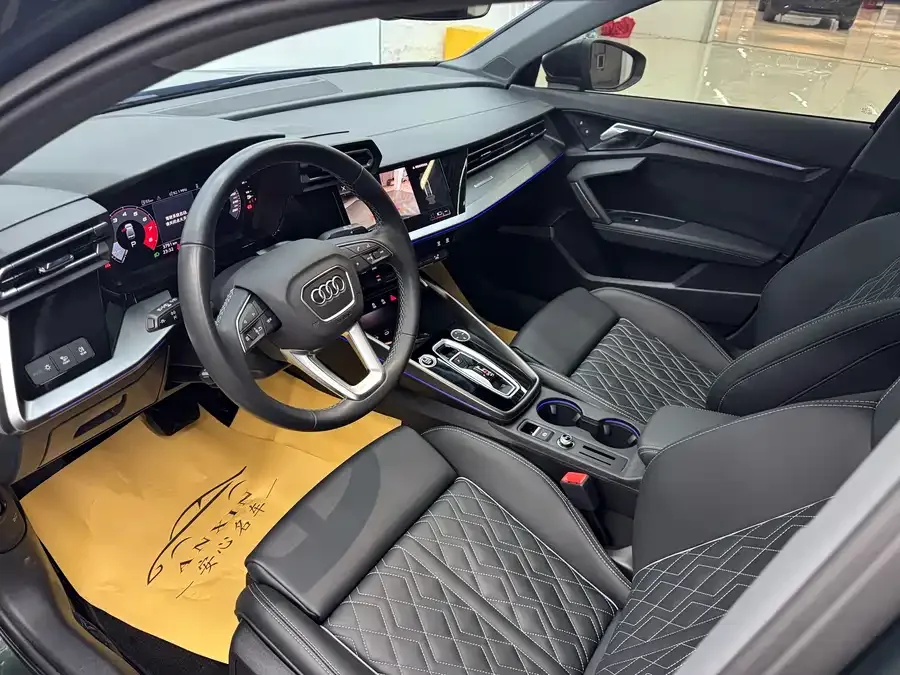 Audi A3 2025 A3L Limousine 35TFSI Flying Spur Premium Edition 2025 — миниатюра 4